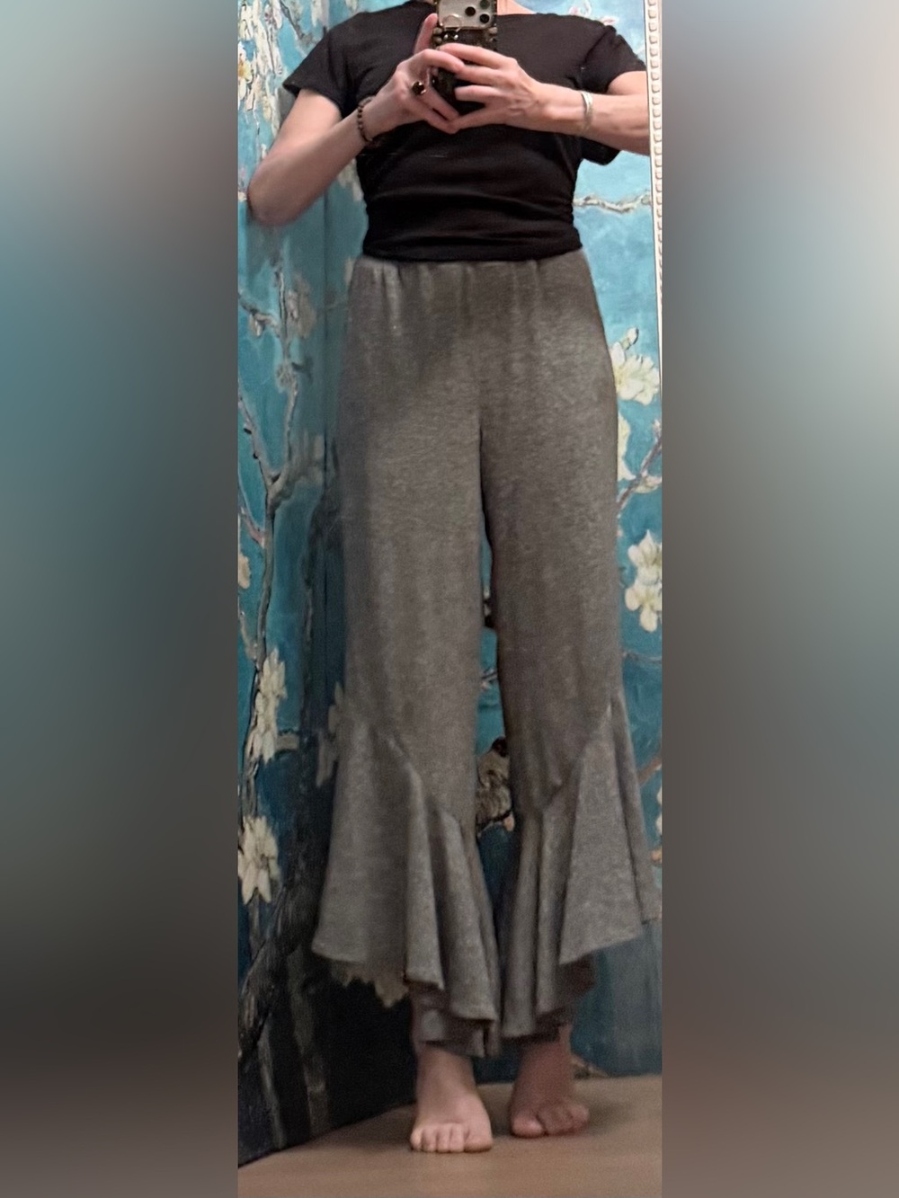 Women’s Gray Tulip Ruffle-Hem Leggings